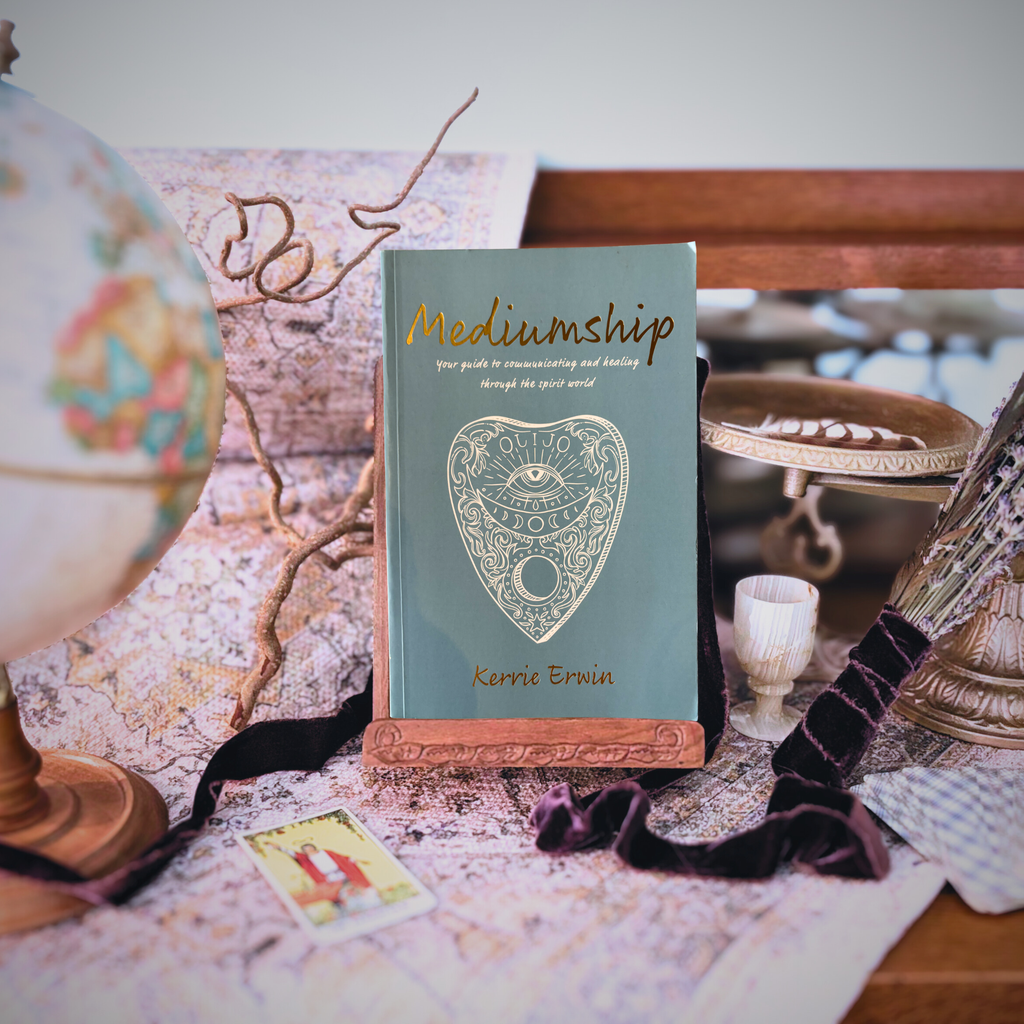 Mediumship: Your guide to communicating and healing through the spirit world | Kerrie Erwin | 2021 | Pre-Owned