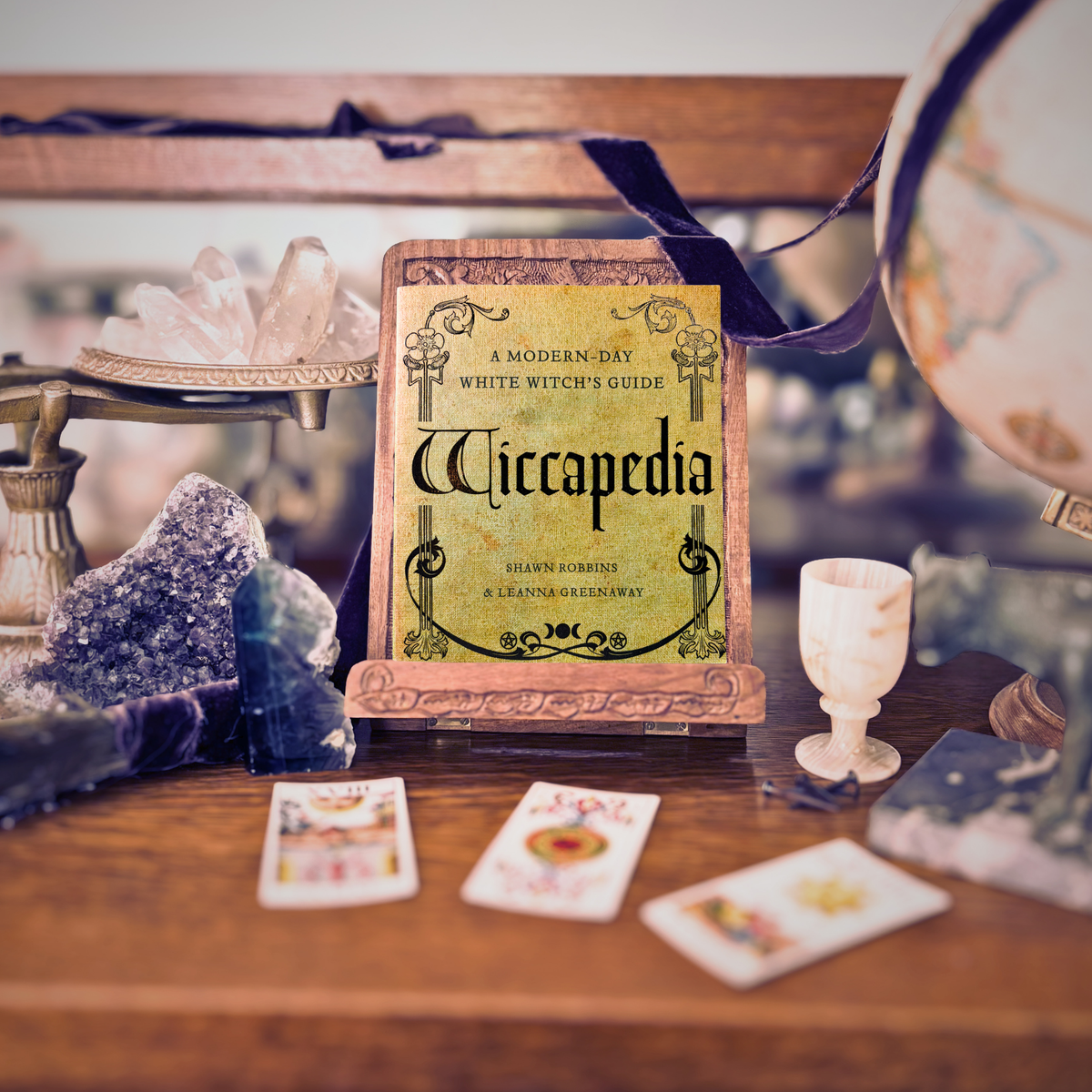 Wiccapedia: A Modern-Day White Witch Guide | Shawn Robbins & Leanna Greenaway | 2011 | Pre-Owned